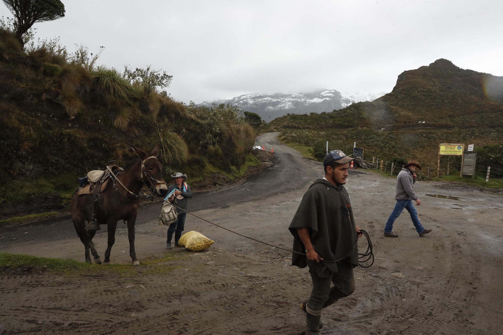 Vecinos del volcán Nevado del Ruiz viven entre el escepticismo y la necesidad