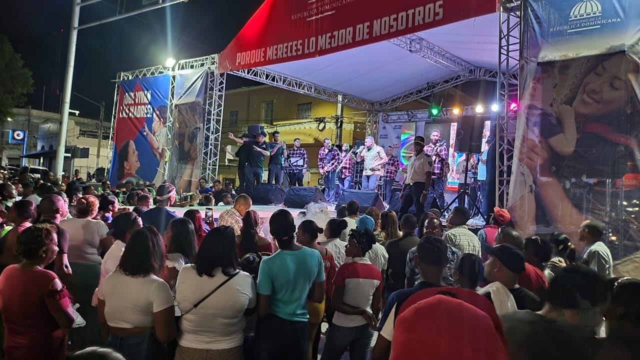 La plataforma “TE QUIERO MADRE” impacta pueblos con miles de regalos y toneladas de emociones musicales