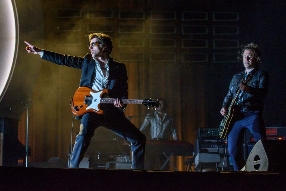 Arctic Monkeys pone el broche de oro al Bilbao BBK Live con una potente actuación