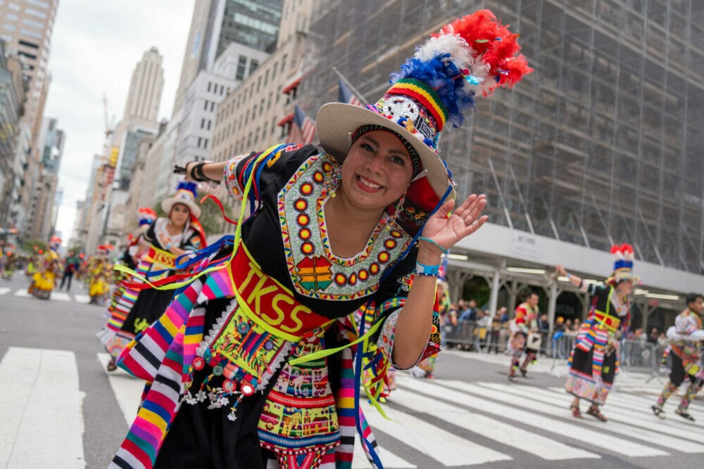 Tradiciones, alegría y color en el Desfile de la Hispanidad en Nueva York
