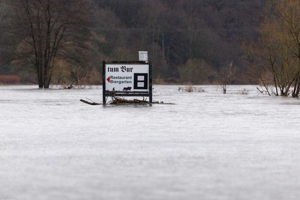 Norddeutschland kämpft weiterhin mit Hilfe der Bundeswehr gegen Überschwemmungen und brüchige Dämme