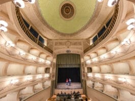 Revive el Teatro dei Vigilanti: Monumento Histórico en Elba