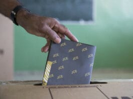 Dominicanos votan en España entre el deseo de cambio y la confianza en que siga Abinader