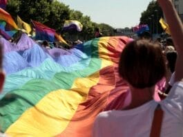 Onusida insta a gobiernos a acabar con discriminación hacia comunidad LGBTQ+