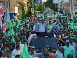 Leonel Fernández cierra campaña con caravana en Santo Domingo Este