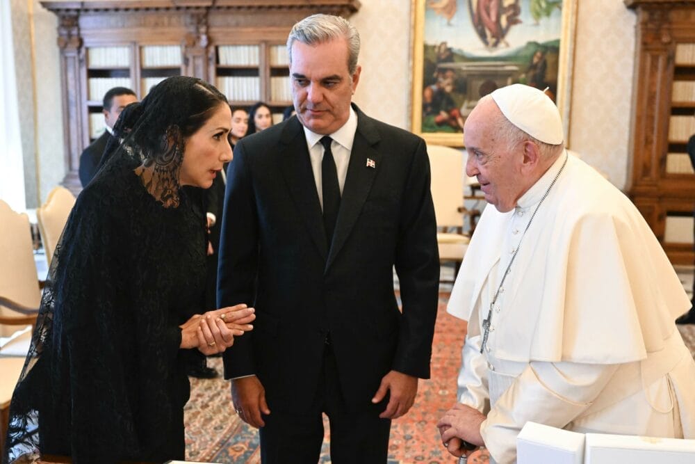 El papa Francisco recibe al Presidente Abinader en el Vaticano 