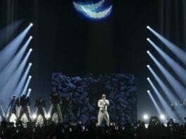 J Balvin postula su candidatura al trono del reggaeton en el Pabellón Olímpic de Badalona