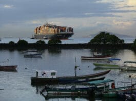 El canal de Panamá eleva a 32 el tránsito diario de buques