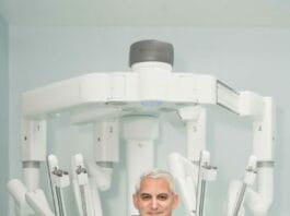 Cirujano robótico ha realizado más de 10 mil prostatectomías asistidas por robot