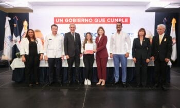 Raquel Peña encabeza entrega de nuevas becas nacionales que impulsan formación en STEM