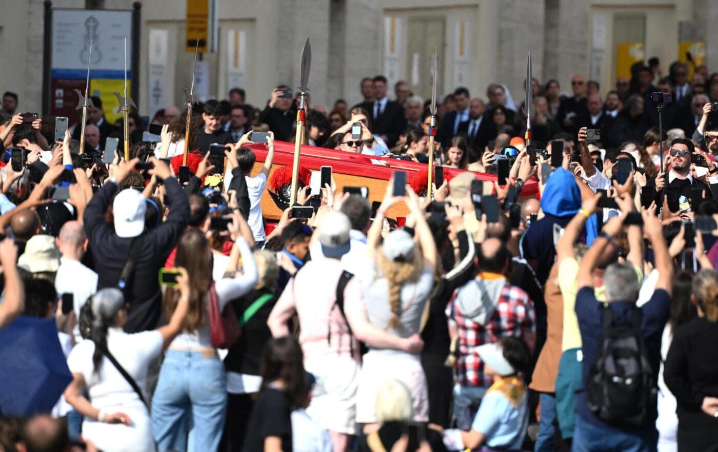 🕊️ Último adiós al papa Francisco en la Basílica de San Pedro: miles de fieles rinden homenaje